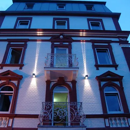 ホテル トラウベ 3*