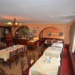 特劳伯酒店 酒店